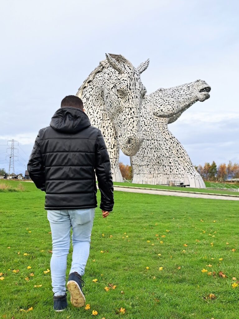 Los Kelpies: Los gigantes de acero que vigilan Escocia. 20221031 113912~2