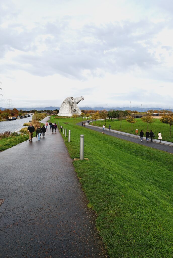 Los Kelpies: Los gigantes de acero que vigilan Escocia. 20221031 132524 (2)