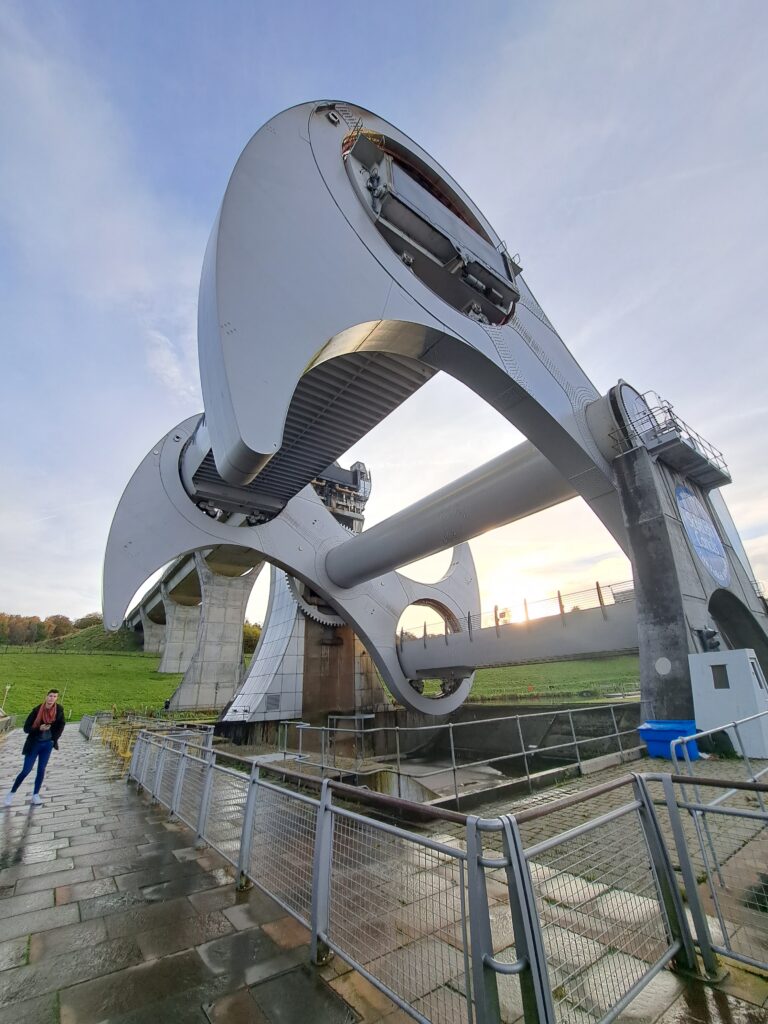 Falkirk Wheel, el sorprendente ascensor de barcos que conecta dos mundos. 20221031 152812