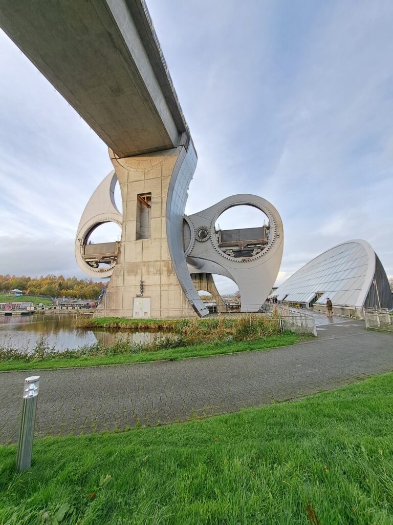 Falkirk Wheel, el sorprendente ascensor de barcos que conecta dos mundos. 20221031 152909