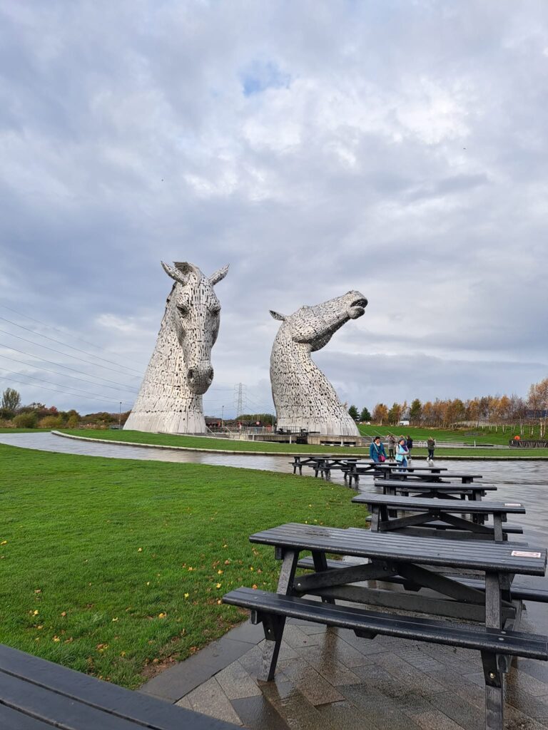 Los Kelpies: Los gigantes de acero que vigilan Escocia. 473147250 637621522123777 4592018503676720079 n
