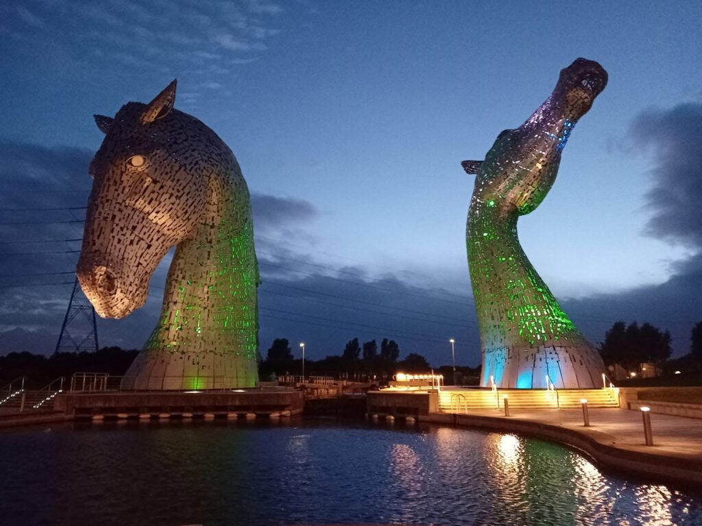 Los Kelpies: Los gigantes de acero que vigilan Escocia. 644225231 25981518404803228 154918142635667693 n