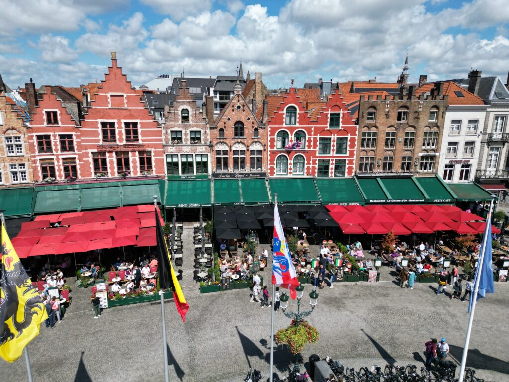 Brujas, una ciudad sacada de un cuento. default
