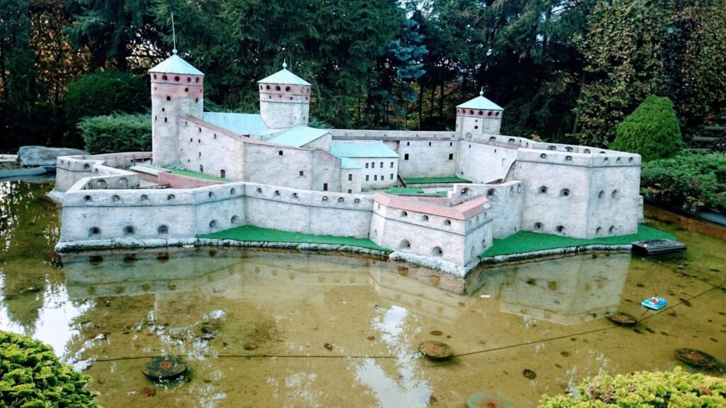 Merece la pena visitar Mini Europe? 477739816 659630379922891 2582389156657349701 n