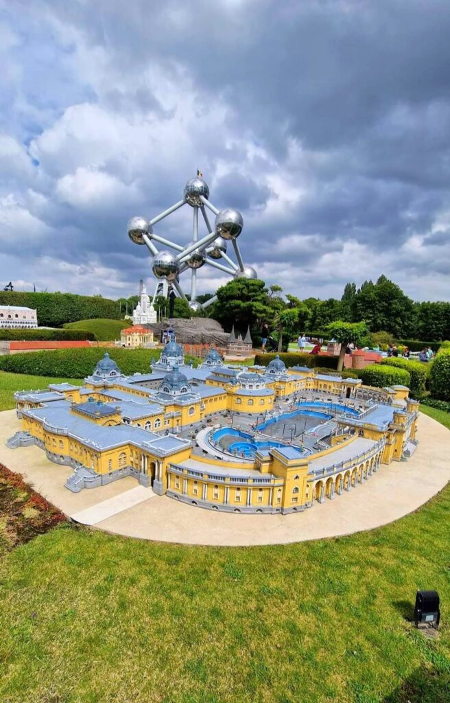 Merece la pena visitar Mini Europe? 480729627 667528599133069 2240147041688596657 n