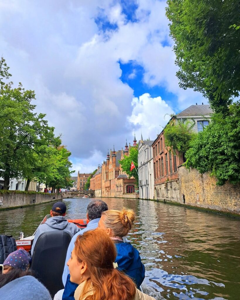 Paseo en barco por los canales de Brujas: 495570234 723489293536999 8025602706215506519 n