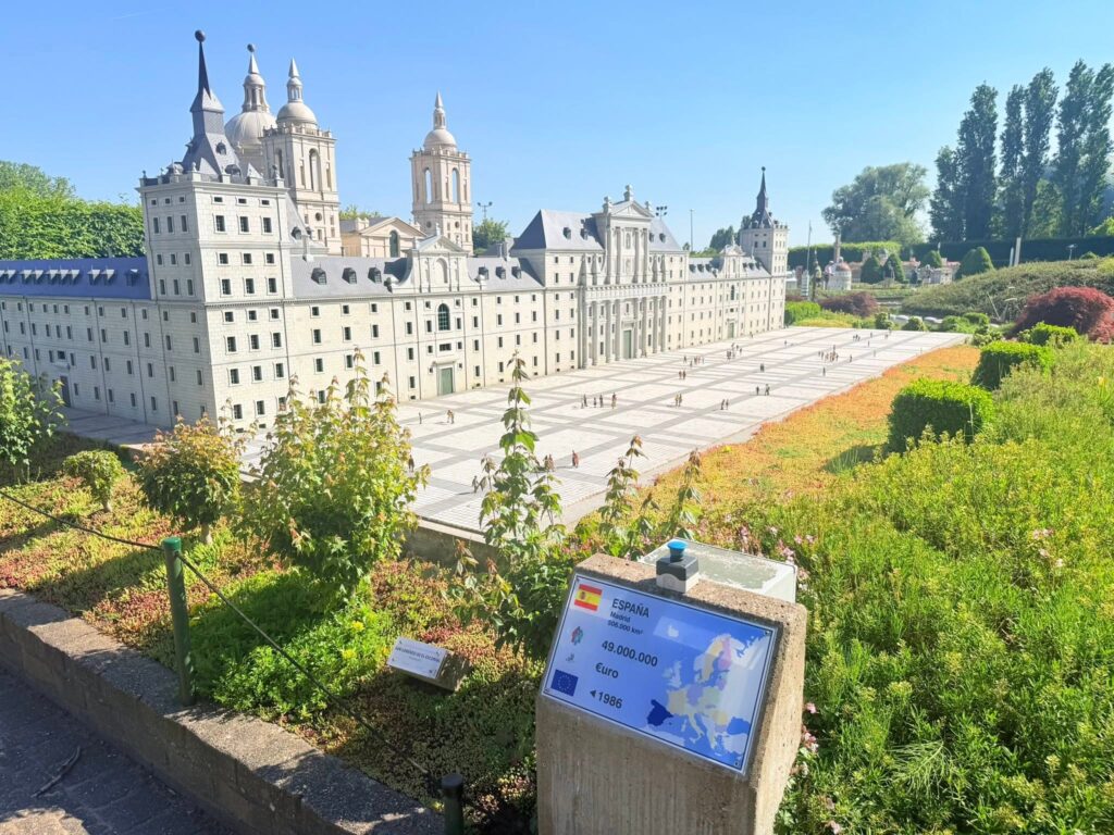 Merece la pena visitar Mini Europe? 709646935 10242043351801325 6137948417210212126 n