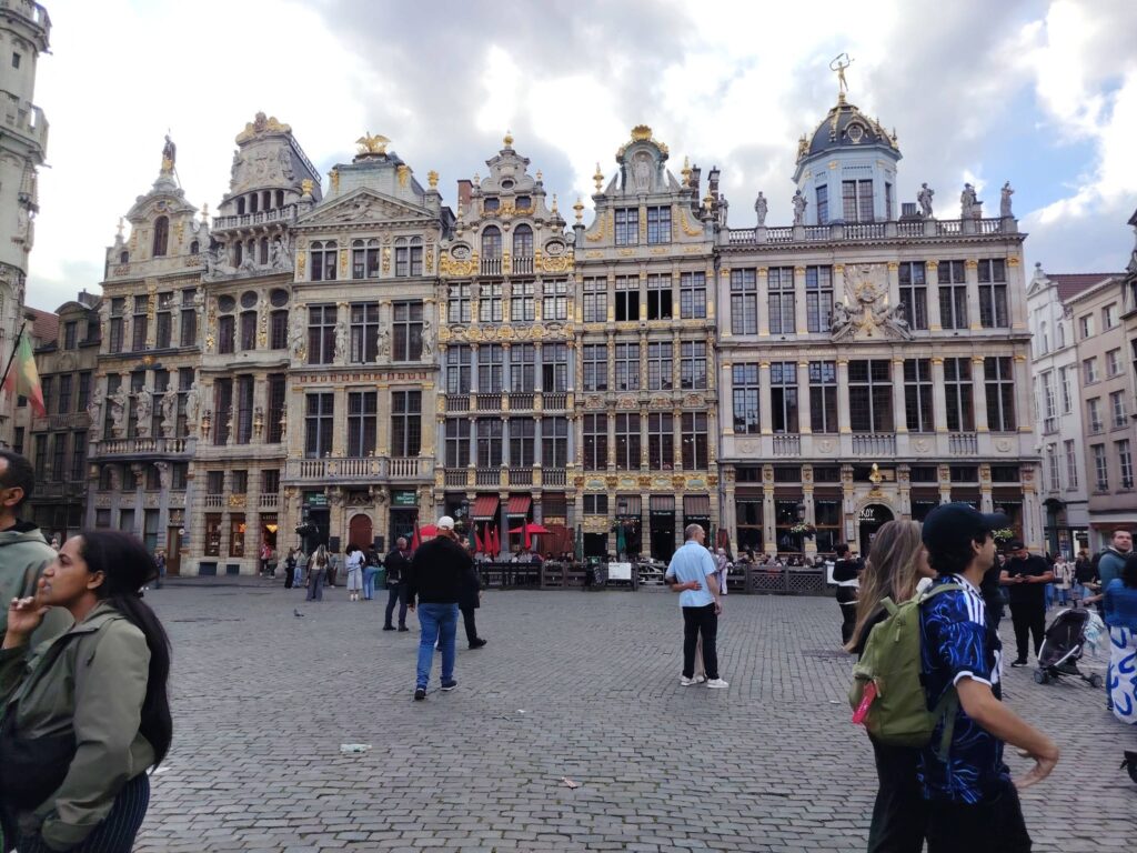 Por QUÉ la Grand Place de Bruselas ESTÁ considerada una de las plazas mas bellas del mundo. 724382976 10162337378011152 763894580784502 n