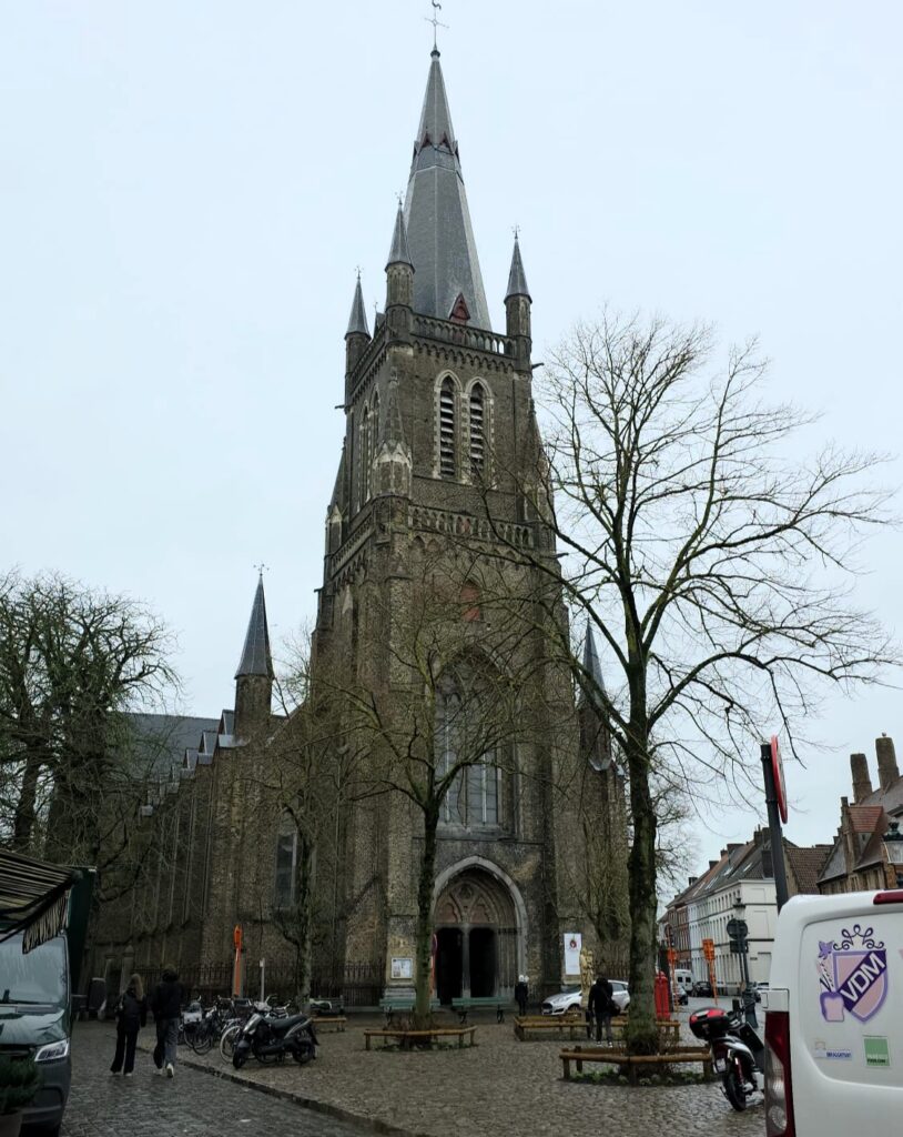 ¿Un Columpio dentro de una iglesia en Brujas? whatsapp image 2026 07 29 at 22.55.04 (1)
