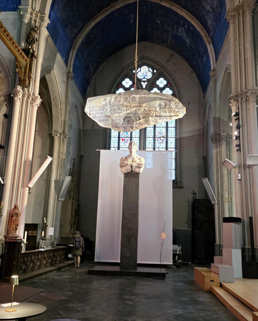 ¿Un Columpio dentro de una iglesia en Brujas? whatsapp image 2026 07 29 at 22.55.41